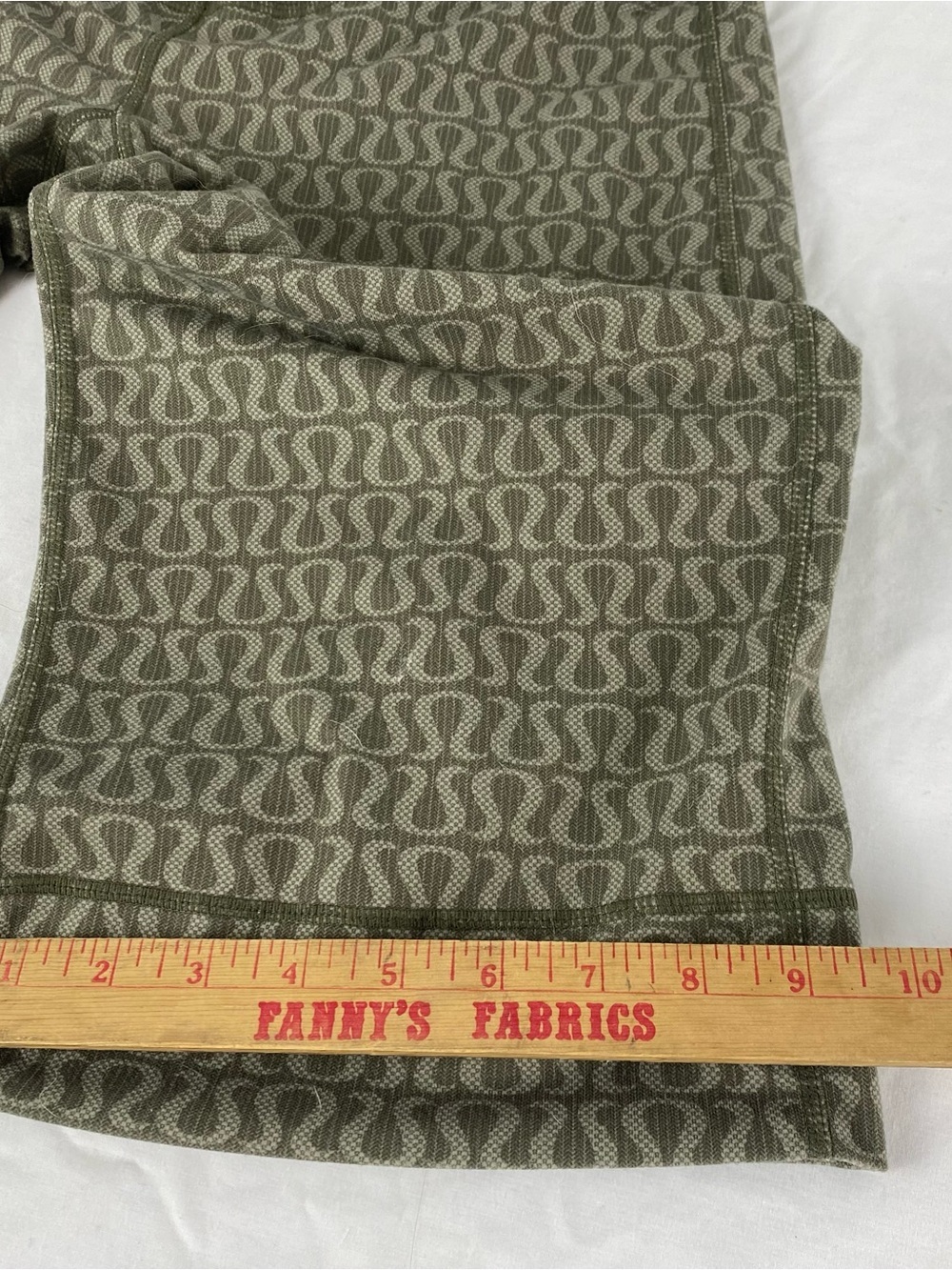 Vintage Lululemon Bermuda Shorts Olive Green Patterned Y2K Approx 10 - Picture 9 of 9